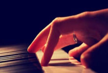 欧冠16强战首回合：阿森纳队客场7-1横扫埃因霍温队.